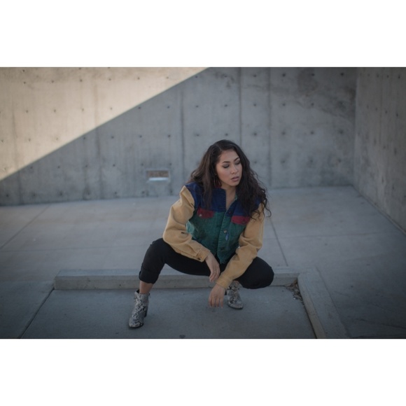 XOXO Welcome to my Closet! Please Comment & Share - Picture 2 of 8